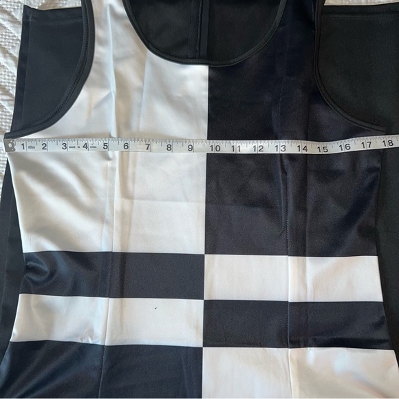 Black and White Sleeveless Dress - Picture 5 of 8